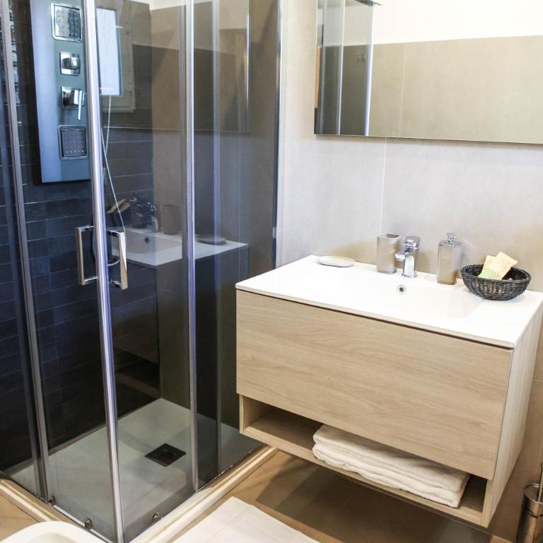 B&B Suites&Rooms piazza dei martiri - Large Double Room - 4