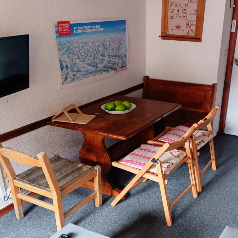 Studio 18 m2 tout confort 4pers location semaine du samedi au samedi au pied des pistes - Apartment mit 1 Schlafzimmer - 1