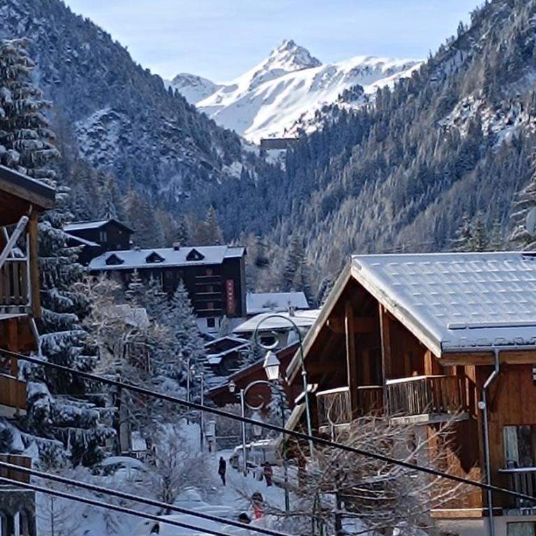 Studio 18 m2 tout confort 4pers location semaine du samedi au samedi au pied des pistes - Apartment mit 1 Schlafzimmer - 5