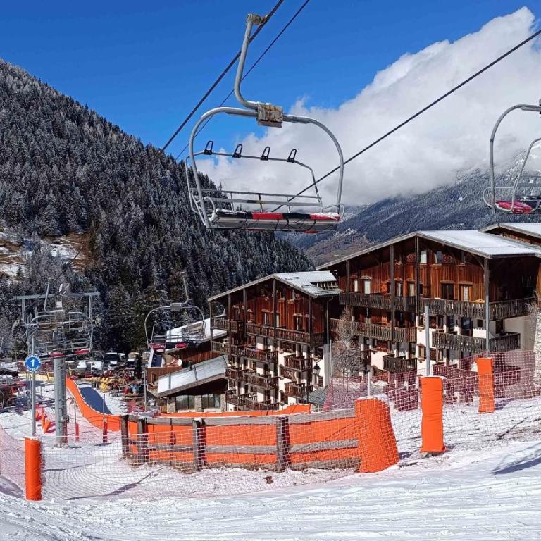 Studio 18 m2 tout confort 4pers location semaine du samedi au samedi au pied des pistes - Apartment mit 1 Schlafzimmer - 6