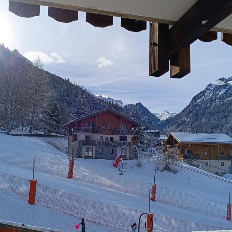 Studio 18 m2 tout confort 4pers location semaine du samedi au samedi au pied des pistes - Apartment mit 1 Schlafzimmer - 8
