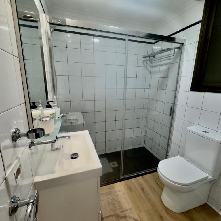La Perla de Las Canteras - Three-Bedroom Apartment - 20