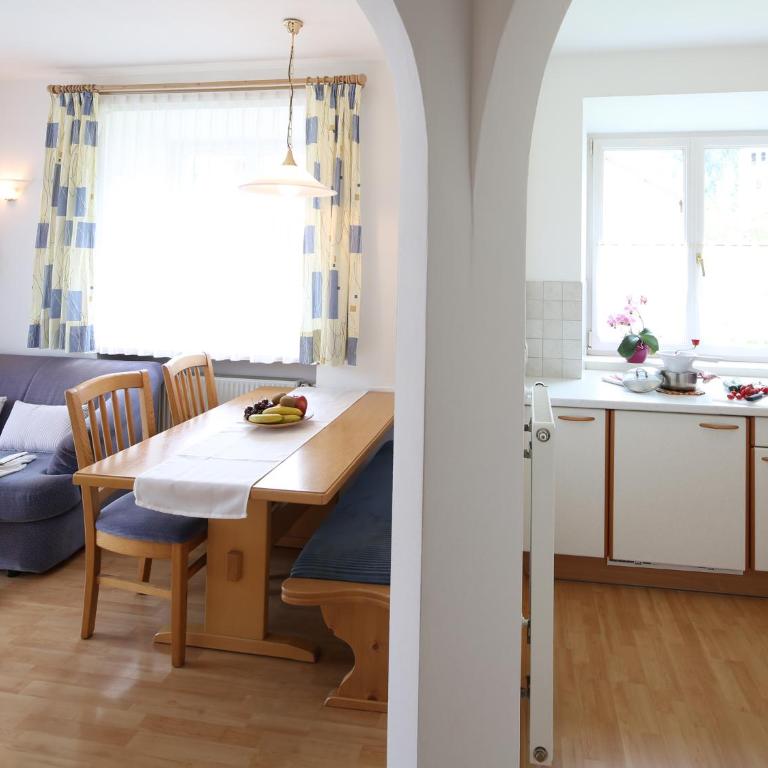 Residence Rose - Apartment mit 2 Schlafzimmern und Balkon - 1