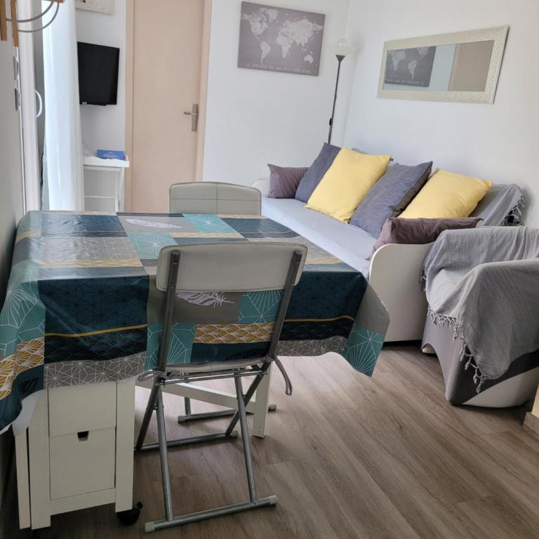 A 2 pas de la Mer - One-Bedroom Apartment - 3