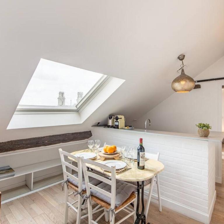 Heart of Saint-Germain only 3 minutes from the Amaizing Luxembourg Gardens - Appartement 1 Chambre - 24
