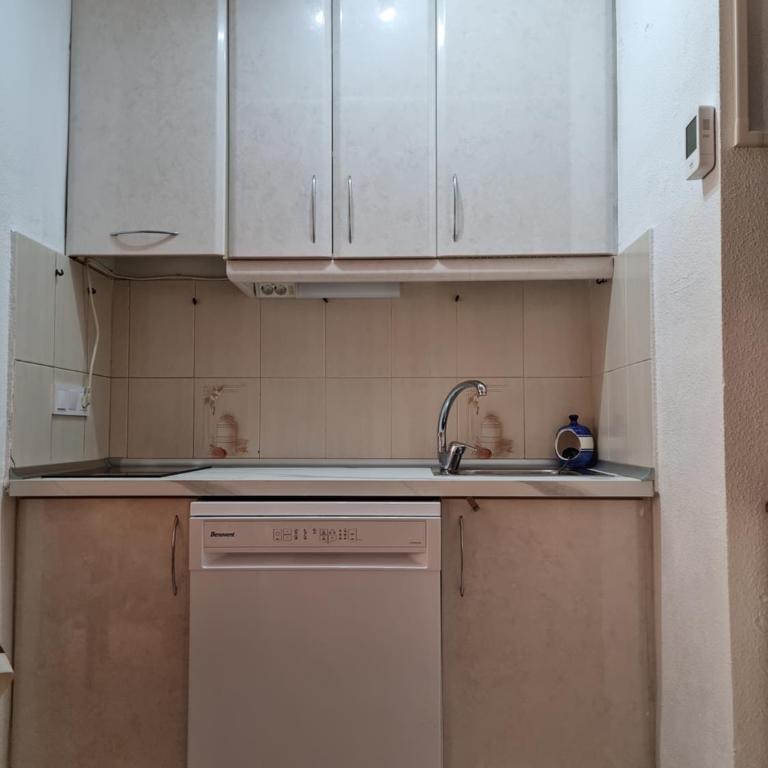 Nice studio,10 min to Del Cura beach with swim.pool - Studio Apartment - 11