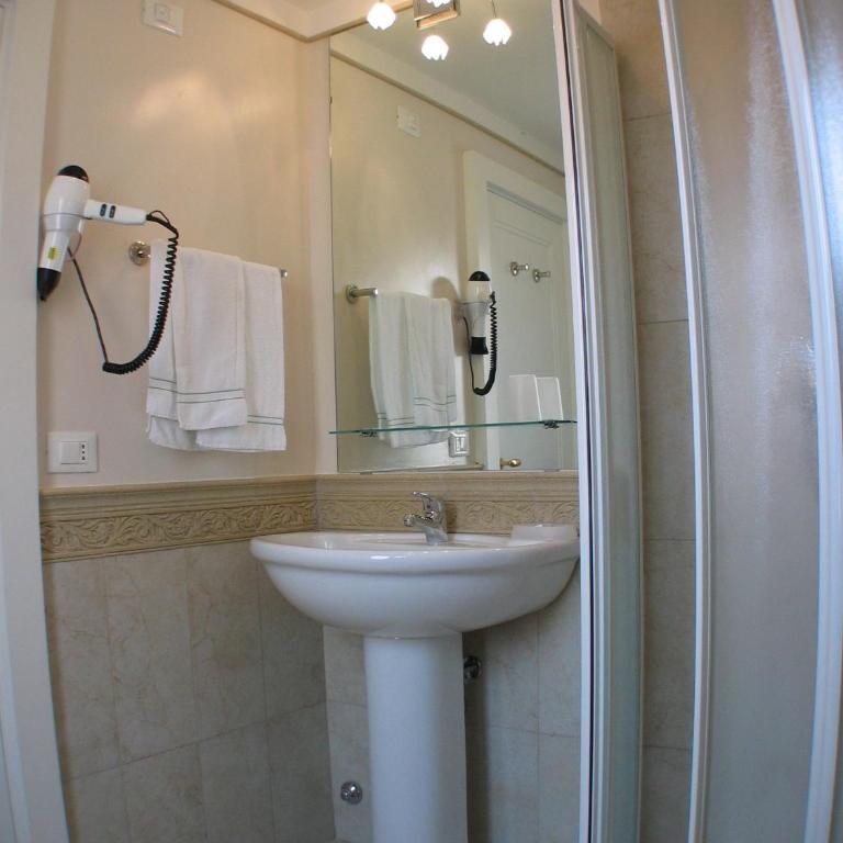 B&B a le Boteghe - Camera Matrimoniale/Doppia con Letti Singoli con Bagno Privato - 8