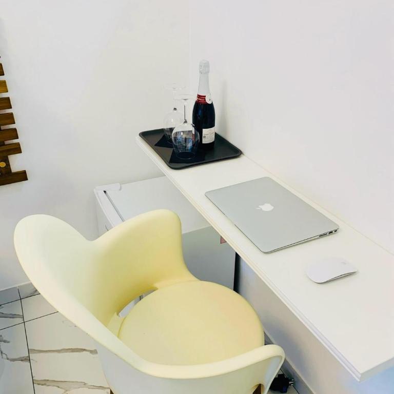 B&Baldo Vatican - Double Room with Balcony - 8