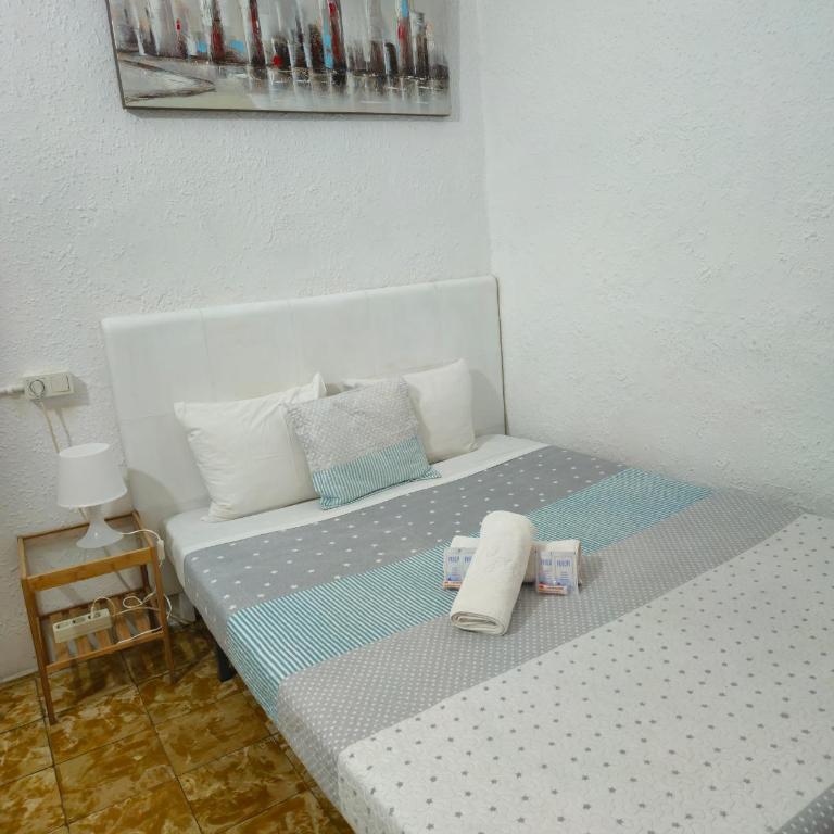 YOUTH HOSTEL - Central and Basic Drassanes - Habitación Doble con baño compartido - 11
