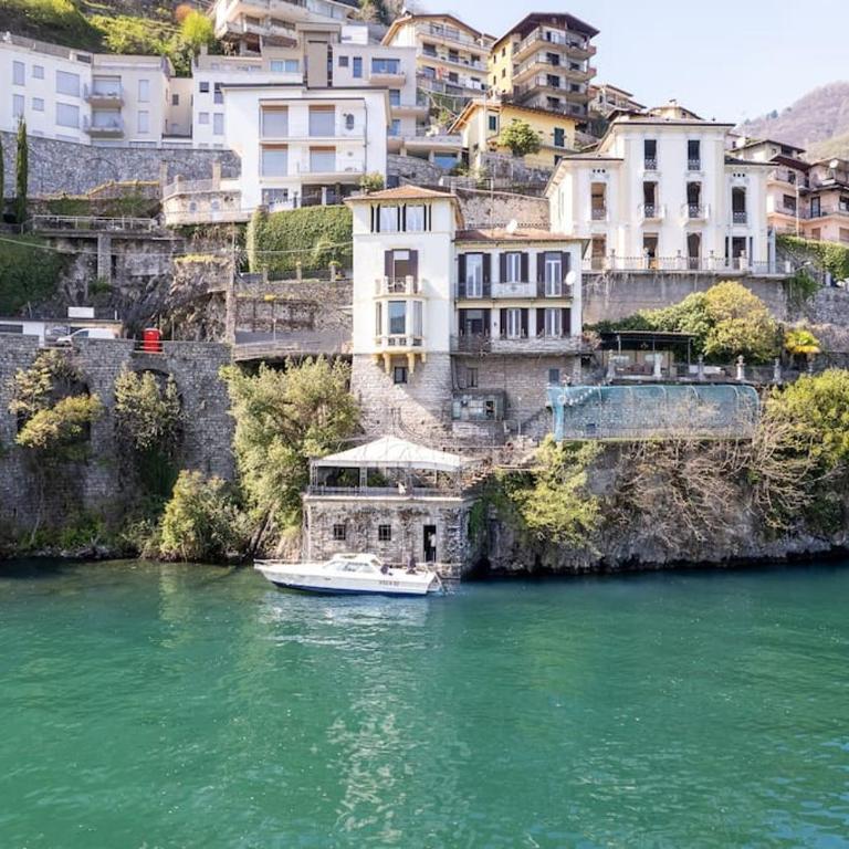 Storica Villa sul Lago di Como con darsena privata - Appartamento - 92