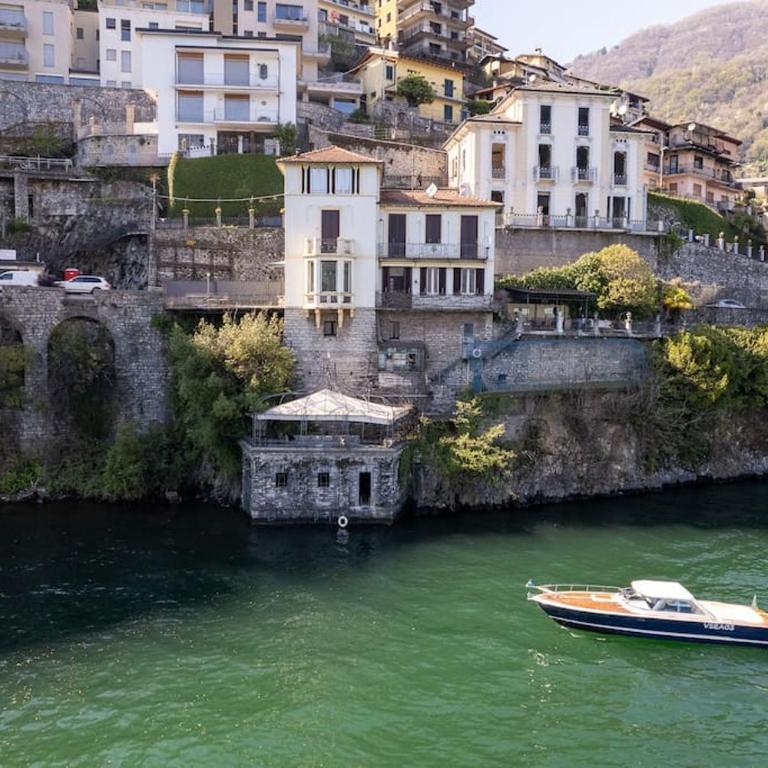 Storica Villa sul Lago di Como con darsena privata - Appartamento - 40
