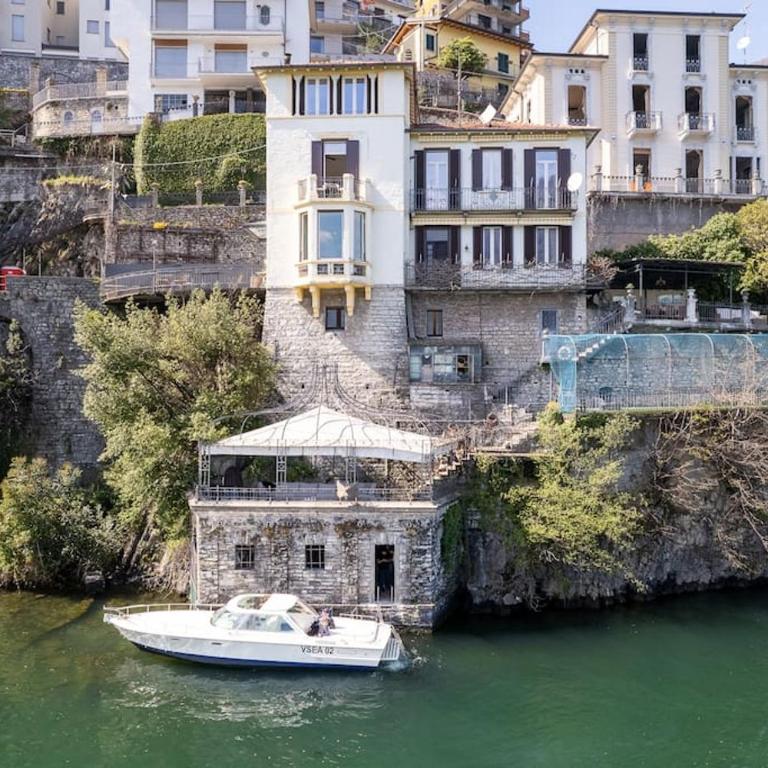 Storica Villa sul Lago di Como con darsena privata - Appartamento - 66