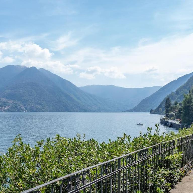 Storica Villa sul Lago di Como con darsena privata - Appartamento - 76