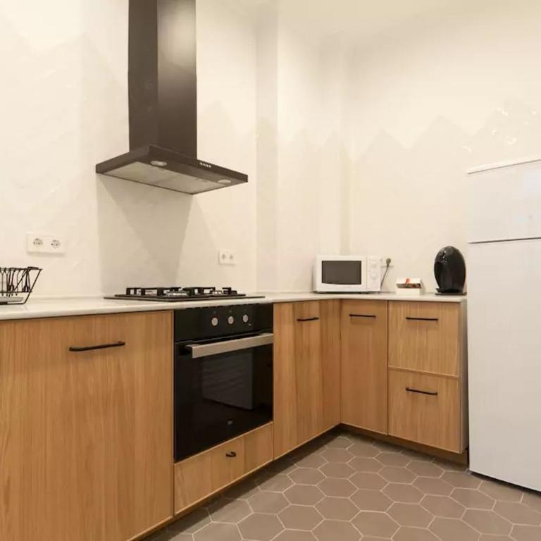 EG42B - Piso modernista 6 pax con WIFI en centro Barcelona - Apartamento de 3 dormitorios - 4
