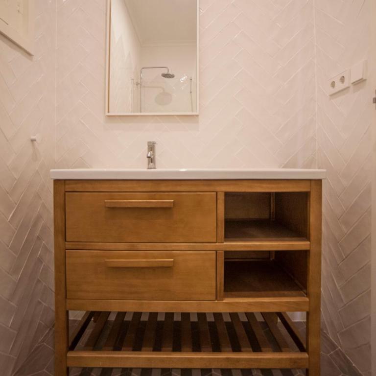 EG42B - Piso modernista 6 pax con WIFI en centro Barcelona - Apartamento de 3 dormitorios - 8