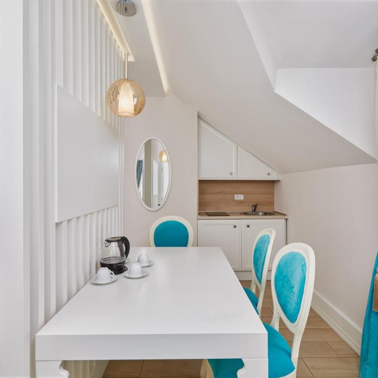 Hotel Libertas - Deluxe Suite with Sea View - 9