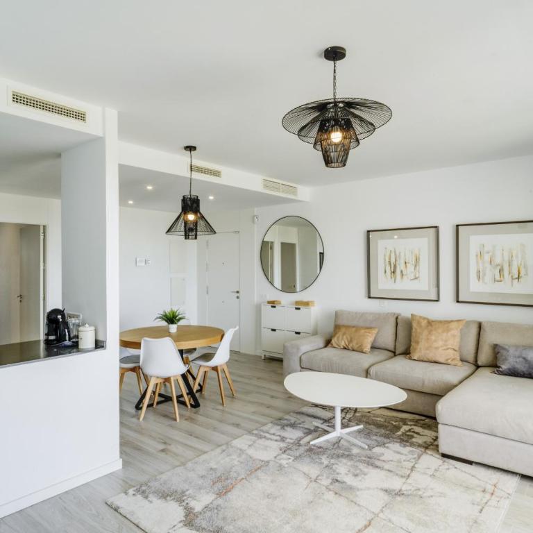 Oceana Views - 2 Bedroom Apartment by Finest Rentals - Apartment with View and Balcony - 11