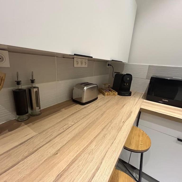 Studio confortable très proche du Centre de Nîmes - Appartamento con 1 Camera da Letto - 36