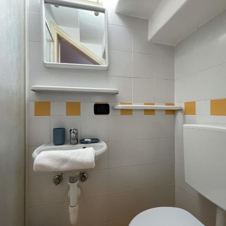 Roncati 7 center town studio apartments - Monolocale - 13