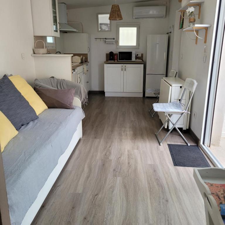 A 2 pas de la Mer - One-Bedroom Apartment - 5