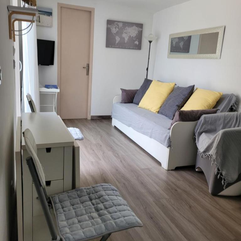 A 2 pas de la Mer - One-Bedroom Apartment - 4