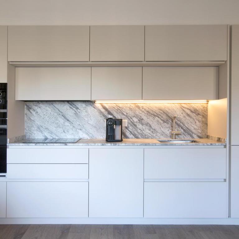 The Diagonal Suites by Sweett - Four-Bedroom Apartment with Balcony - 7