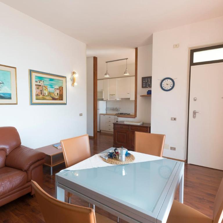 607 - Bellissimo quadrilocale in centro a Numana, aria condizionata, portico, vista mare spettacolare e garage - SPIAGGIA WHITE BEACH CLUB OMAGGIO dal lun al ven FINO AL 02-08 - Appartamento con 3 Camere da Letto - 4