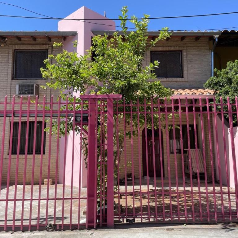 Casa con 2 habitaciones cerca del IPS central - Three-Bedroom House - 1