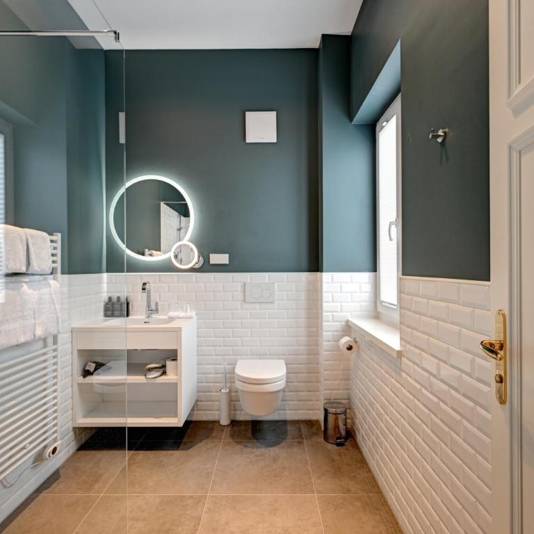Hotel Uhland - Basic Dreibettzimmer - 1