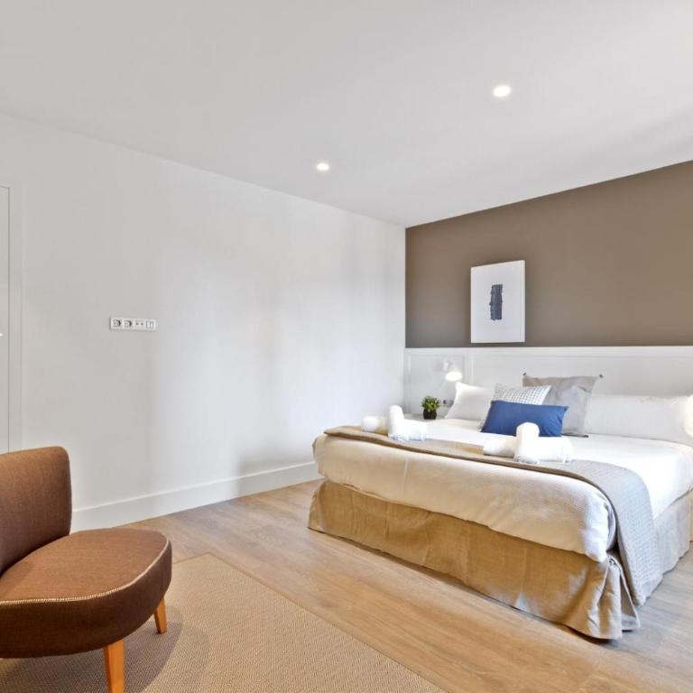 Fisa Rentals Gran Via Apartments - Premier Two-Bedroom Apartment - 4