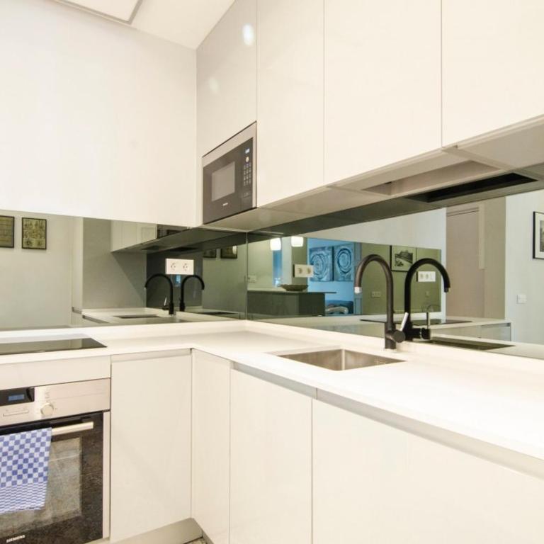 Stunning Stylish 4BD 3BTH - City Center-Atocha - Apartment - 15