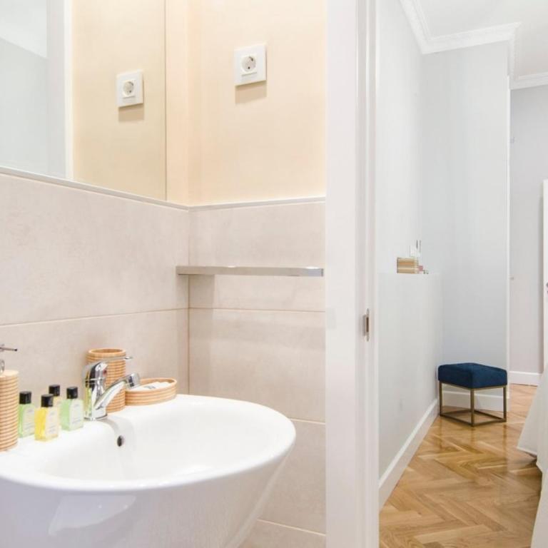 Stunning Stylish 4BD 3BTH - City Center-Atocha - Apartment - 24