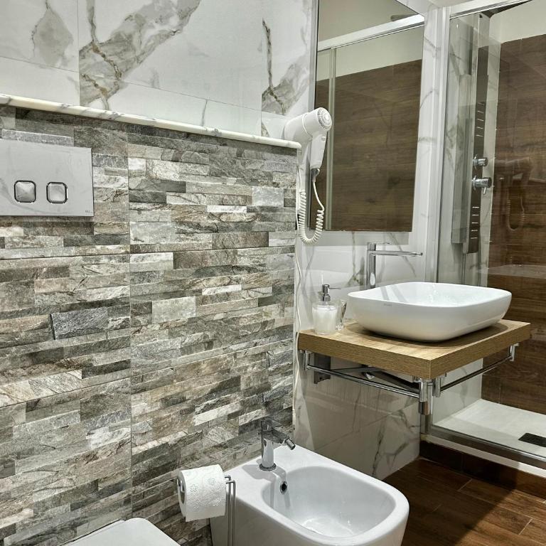 Naiadi Rooms - Deluxe Double Room with Balcony - 10