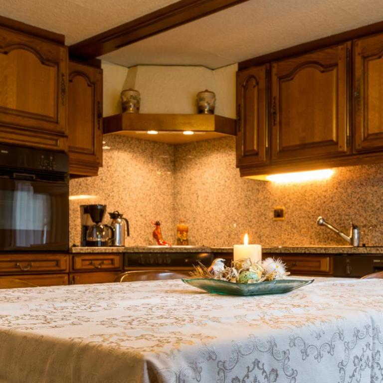 Chalet Alpenrösli - Deluxe Apartment mit 4 Schlafzimmern - 16