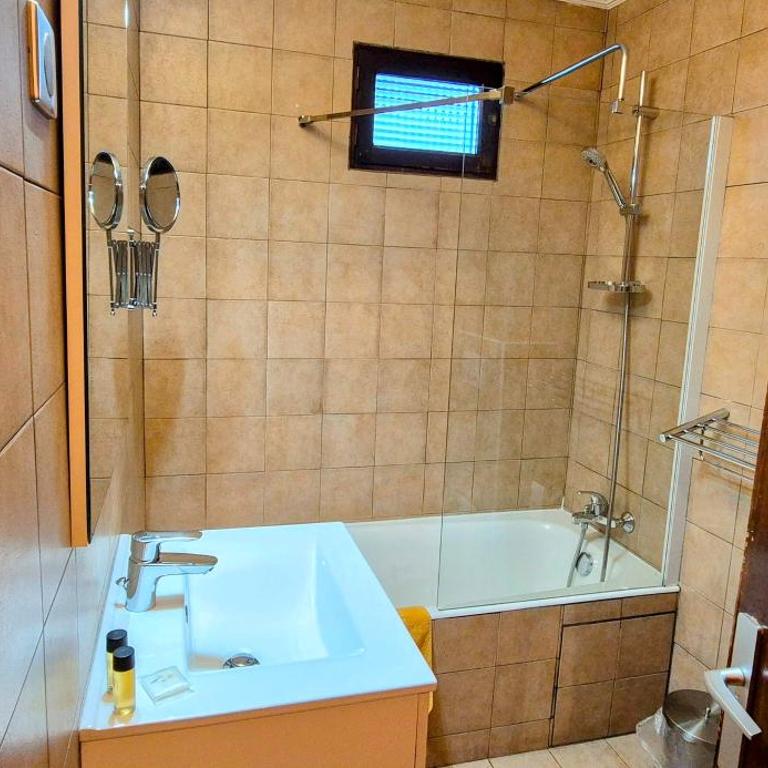 Hotel l'Escapade - Chambre Double avec Balcon - 2