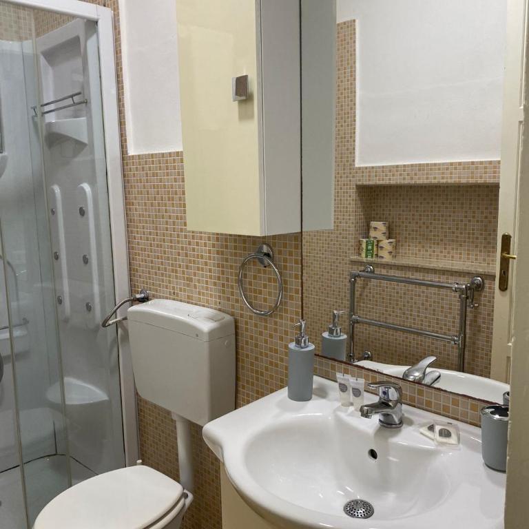 MARIANO APARTMENT Palermo - Double Room with Private Bathroom - 15