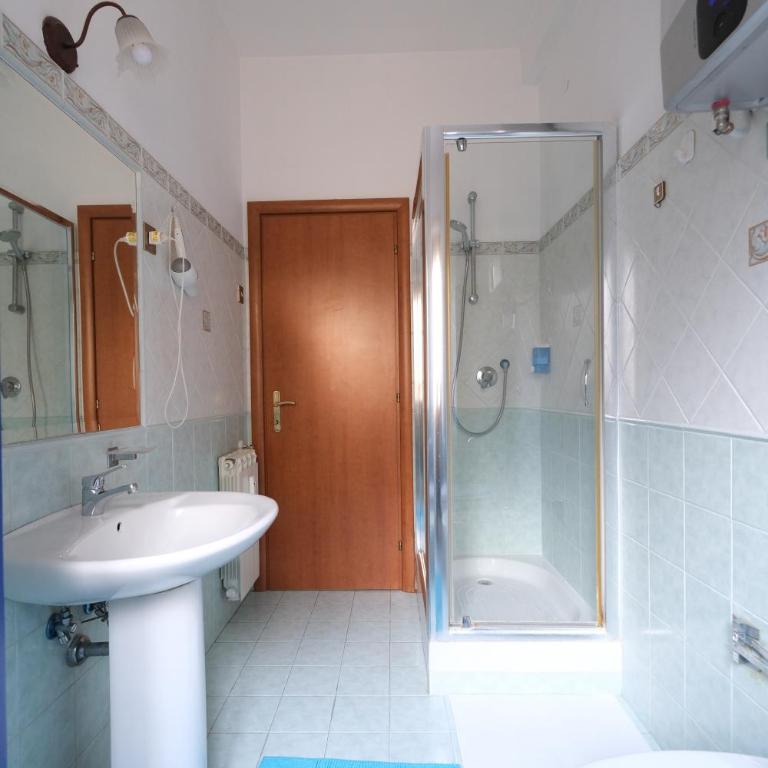 Guest House Piazza Tarquinia - Camera Matrimoniale - 7