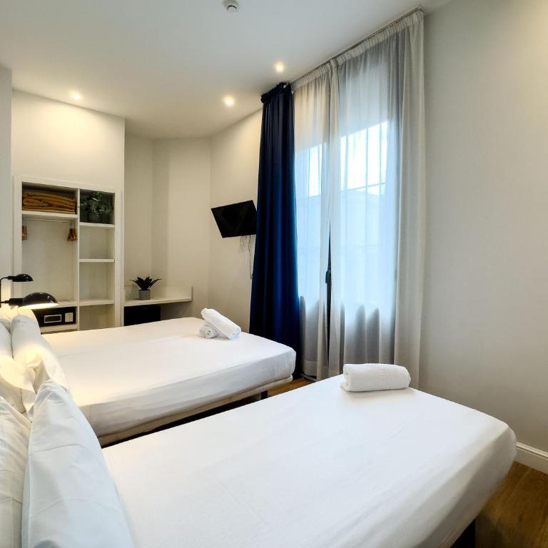 Som Nit Born - Triple Room with Balcony - 4