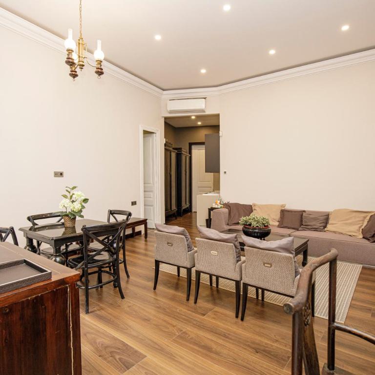 beautiful trendy spacious apartment very central location - One-Bedroom Apartment - 9