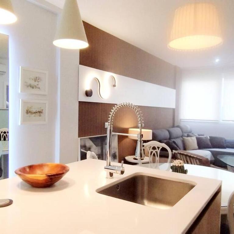 PICASSO - Quiet Renovated Apartment with Oven and Dishwasher and Lift - Steps from Calle San Miguel - Apartamento - 1