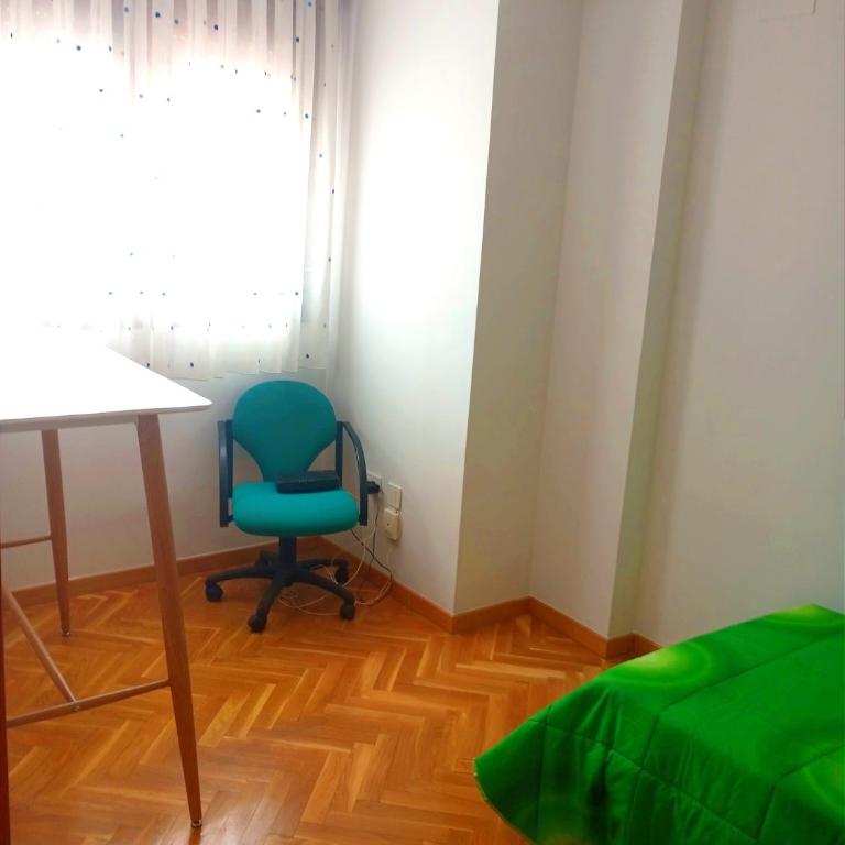 Tranquilo y Soleado - Habitación Familiar - 9