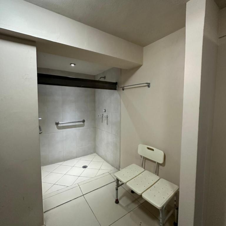 Hotel Velario - King Room with Roll-In Shower - Disability Access - 2