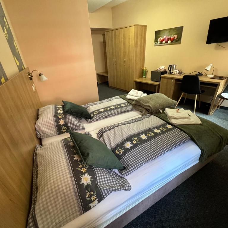 Jasmin Pension Central Location Shared Kitchen Pet Friendly - Doppelzimmer mit eigenem Bad - 4