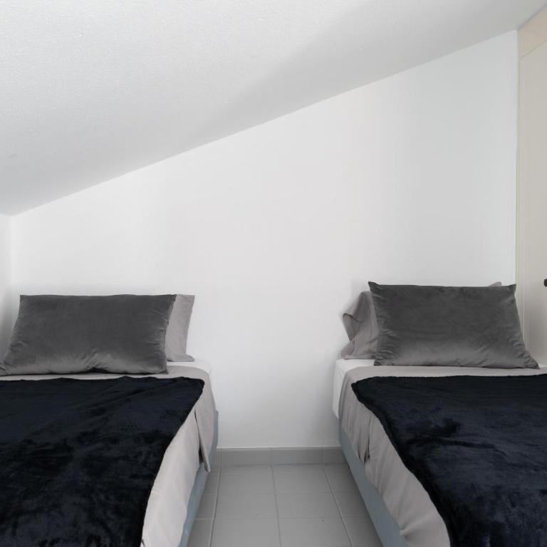 PAMRO moderner Bungalow - 4 Schlafzimmer - 2 Bäder - Whirpool - Ferienanlage mit Pool - Familienfreundlich - Casa de 4 dormitorios - 72