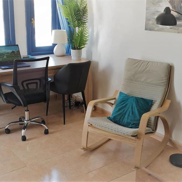 Central Corralejo with Terrace & Palm Trees 25mb wifi - Apartamento de 1 dormitorio con vistas a la piscina - 7