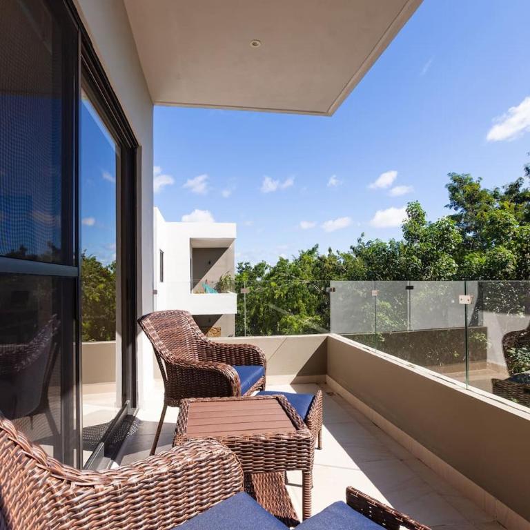 Carmelita Coto8Gated,WIFI 200MB,King,6Pools,2Gyms - Three-Bedroom Apartment - 1