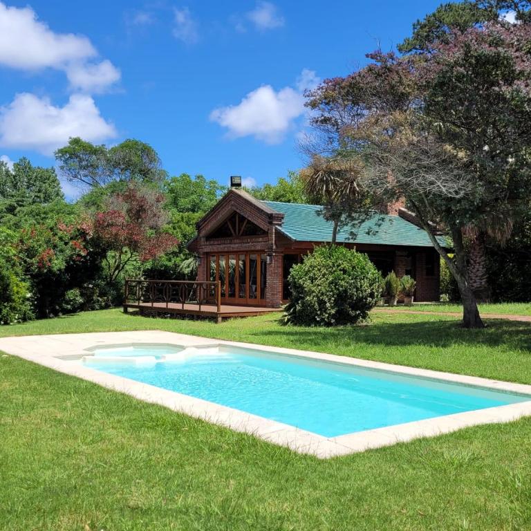 Casa con piscina en Piriápolis - Casa de 5 dormitorios - 1
