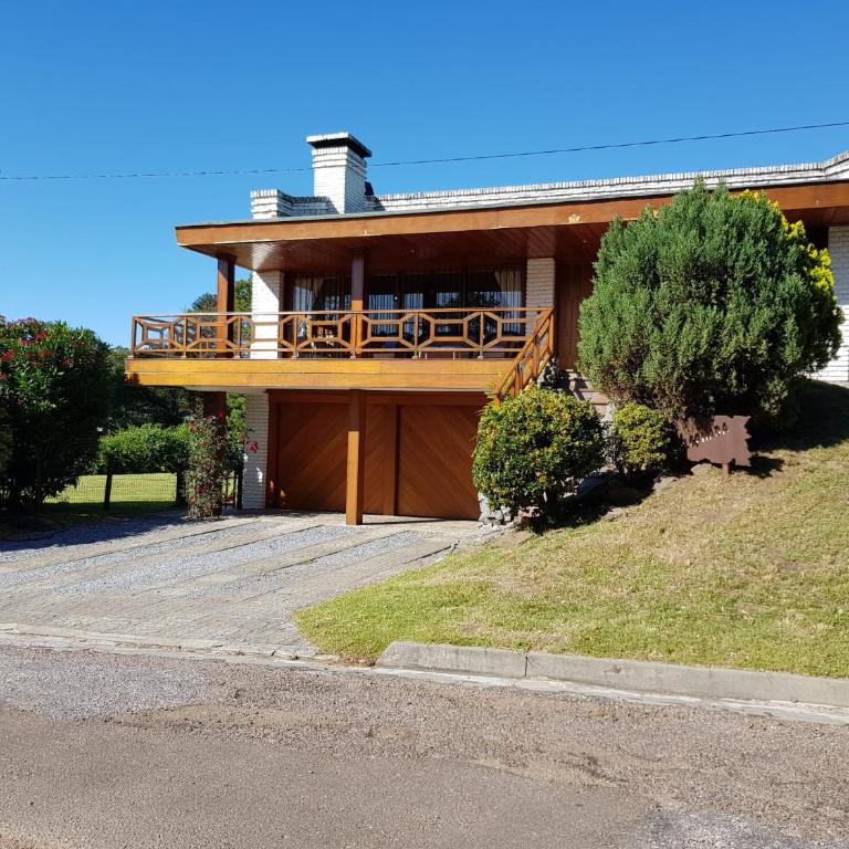 Casa con piscina en Piriápolis - Casa de 5 dormitorios - 60