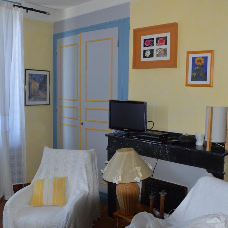 Volets Bleus et Briques Rouges - Apartment - 37