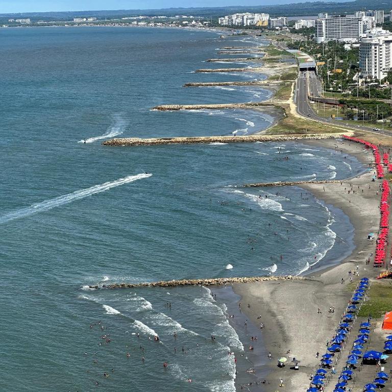 Amplios Aptos de Lujo Frente a la Playa a 5 Minutos del Centro y del Aeropuerto, en Edificio con Piscina, Jacuzzi, Sauna, Gimnasio, Turco y Seguridad las 24 hs. - Apartamento - 17